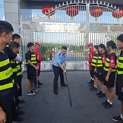 市治安支队助力安全保障——为龙盾保安服务公司开展专业培训